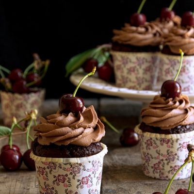 foto Cupcake alle ciliegie con ganache montata al cioccolato