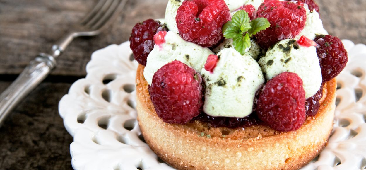 Mini tarte matcha e lamponi